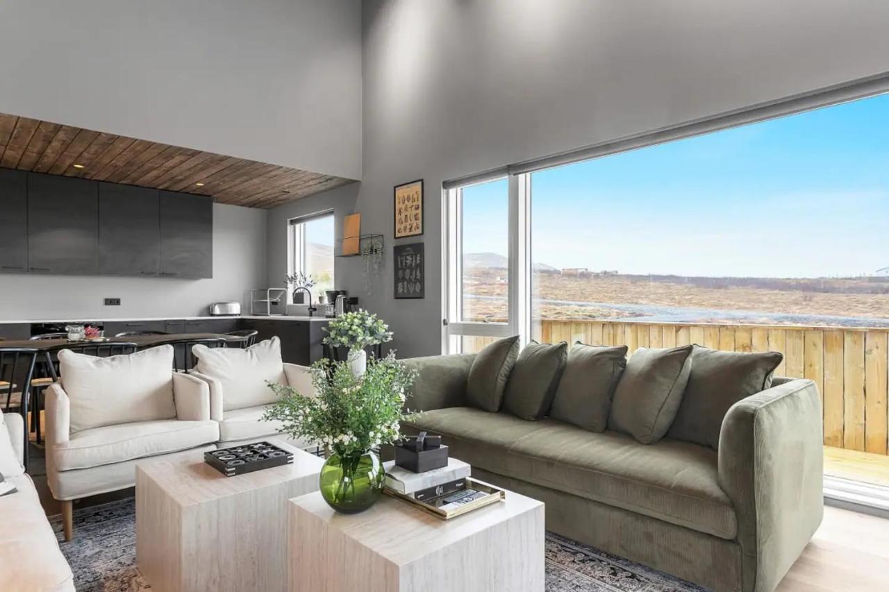 Luxury Log Home With A Hot Tub Selfoss Extérieur photo