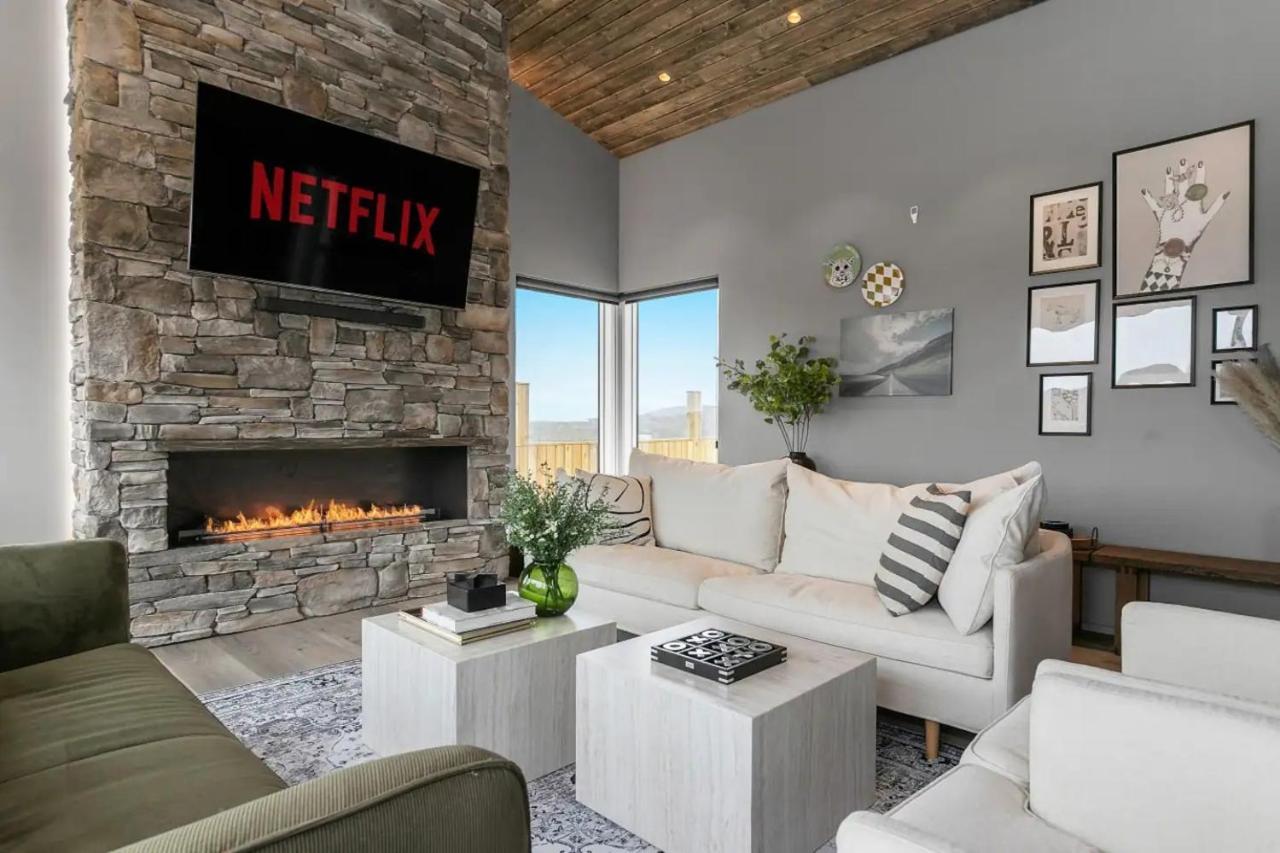 Luxury Log Home With A Hot Tub Selfoss Extérieur photo