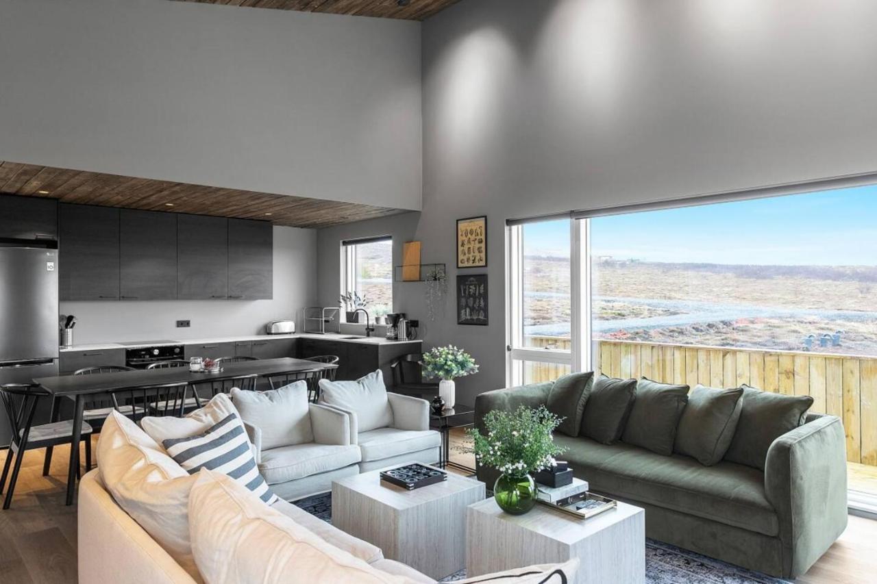 Luxury Log Home With A Hot Tub Selfoss Extérieur photo