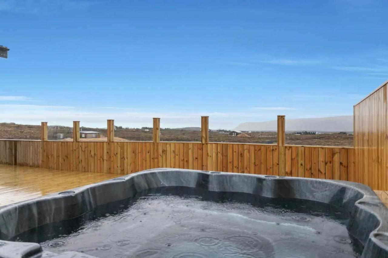 Luxury Log Home With A Hot Tub Selfoss Extérieur photo