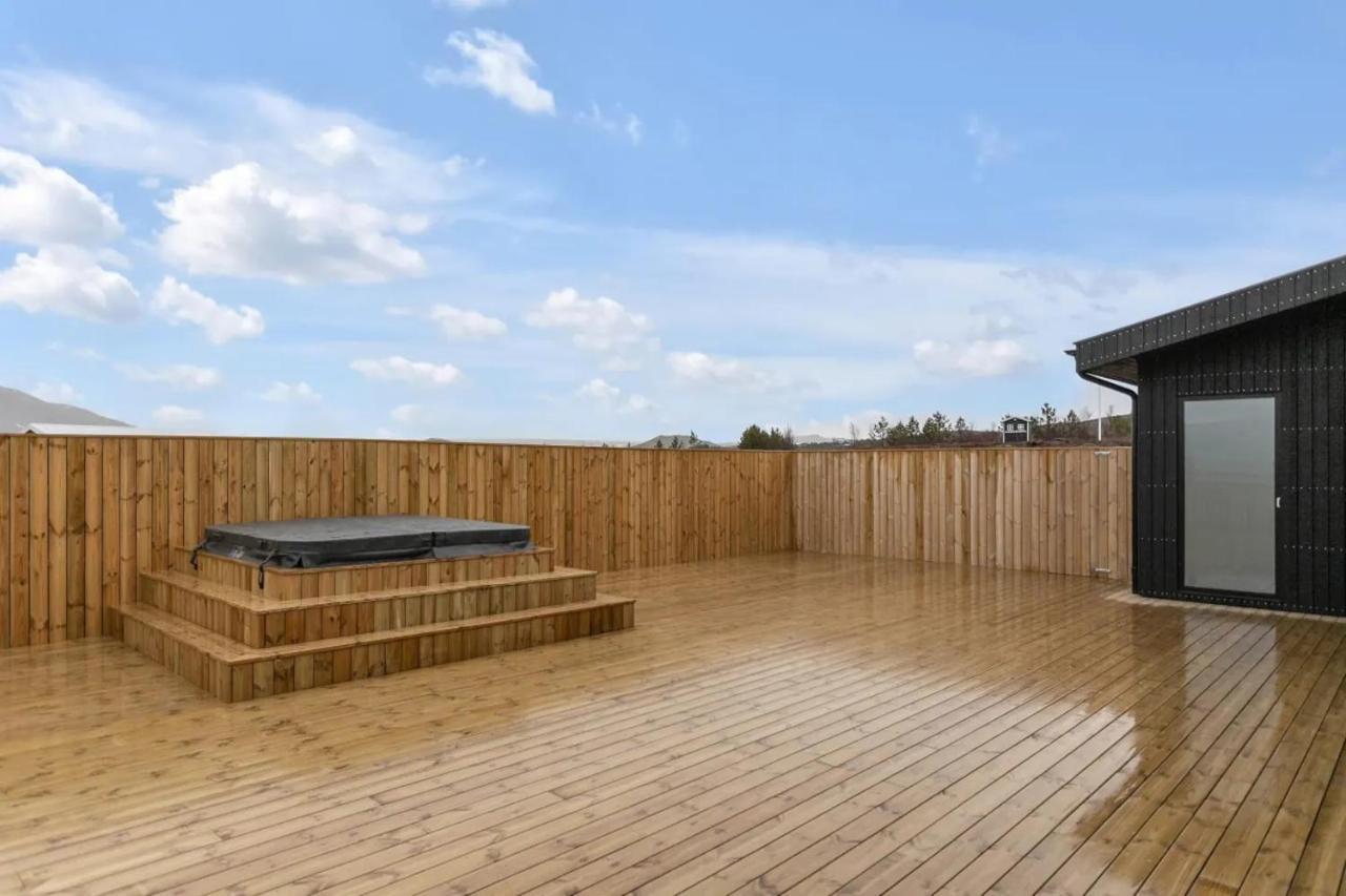 Luxury Log Home With A Hot Tub Selfoss Extérieur photo
