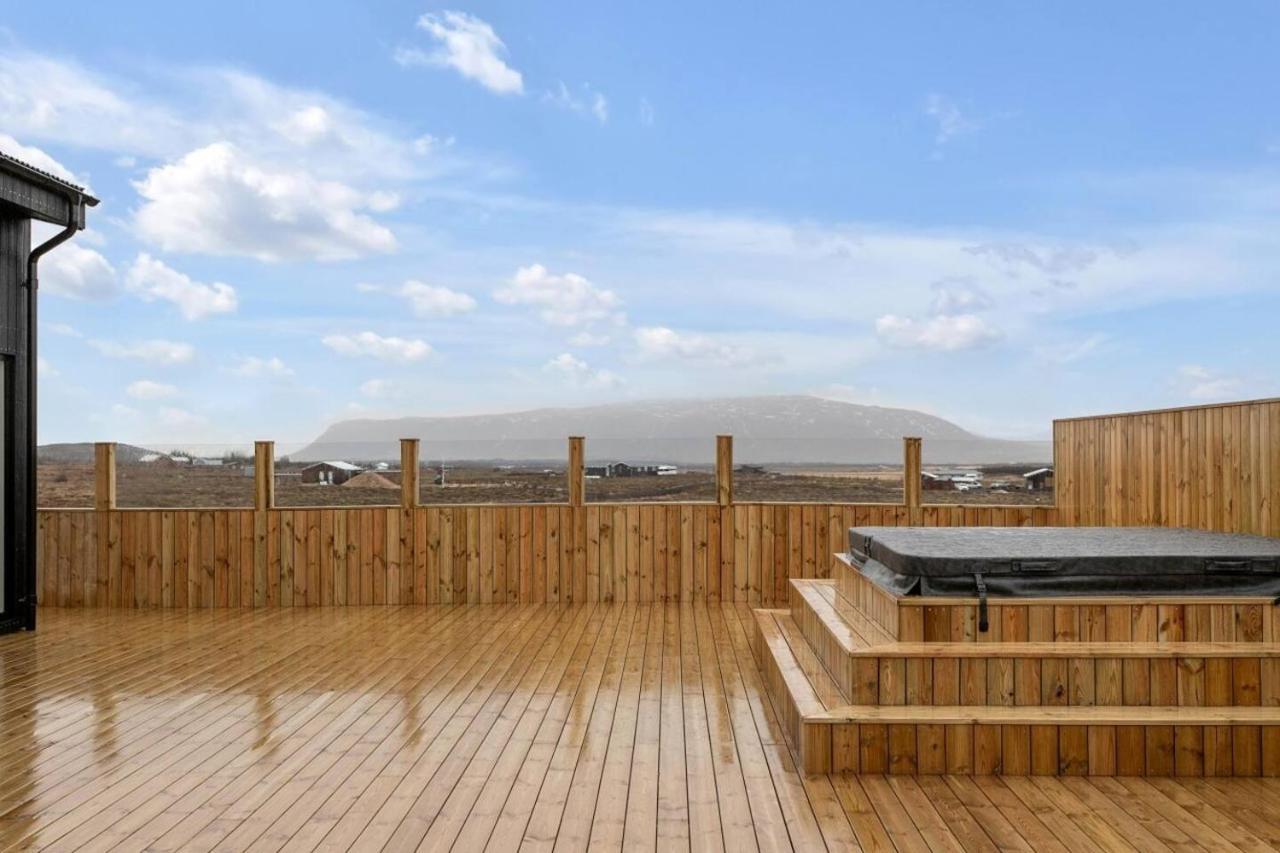 Luxury Log Home With A Hot Tub Selfoss Extérieur photo
