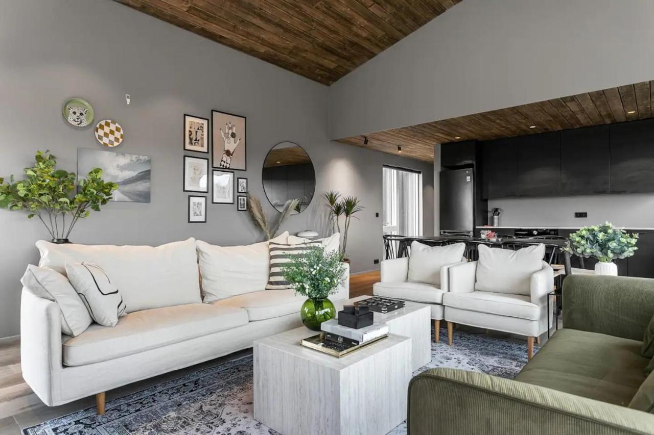 Luxury Log Home With A Hot Tub Selfoss Extérieur photo